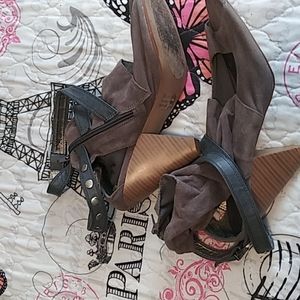 Qupid size 10 grey strappy booties